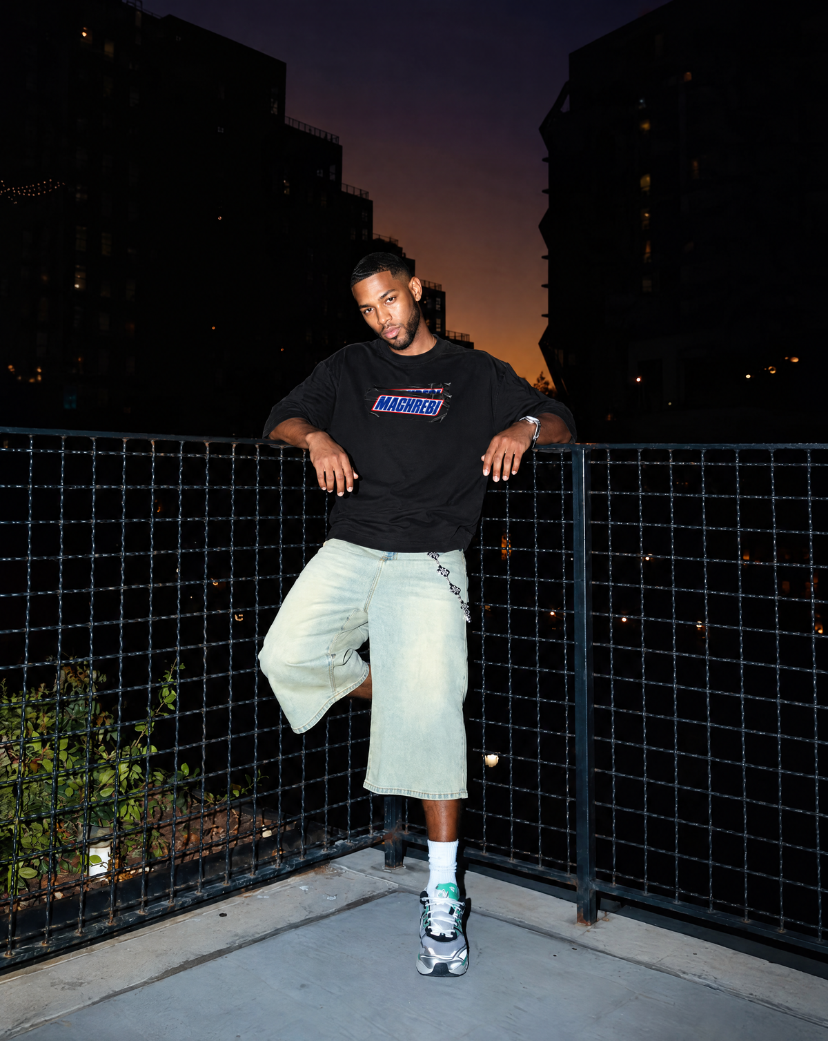 SNACKBAR TAPE OVERSIZED SHIRT
